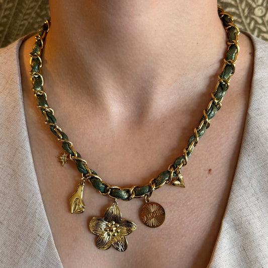 COLLIER FLORA