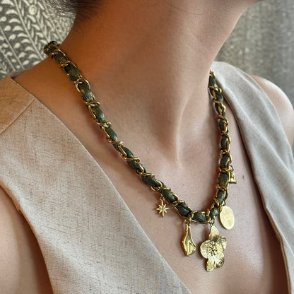 COLLIER FLORA