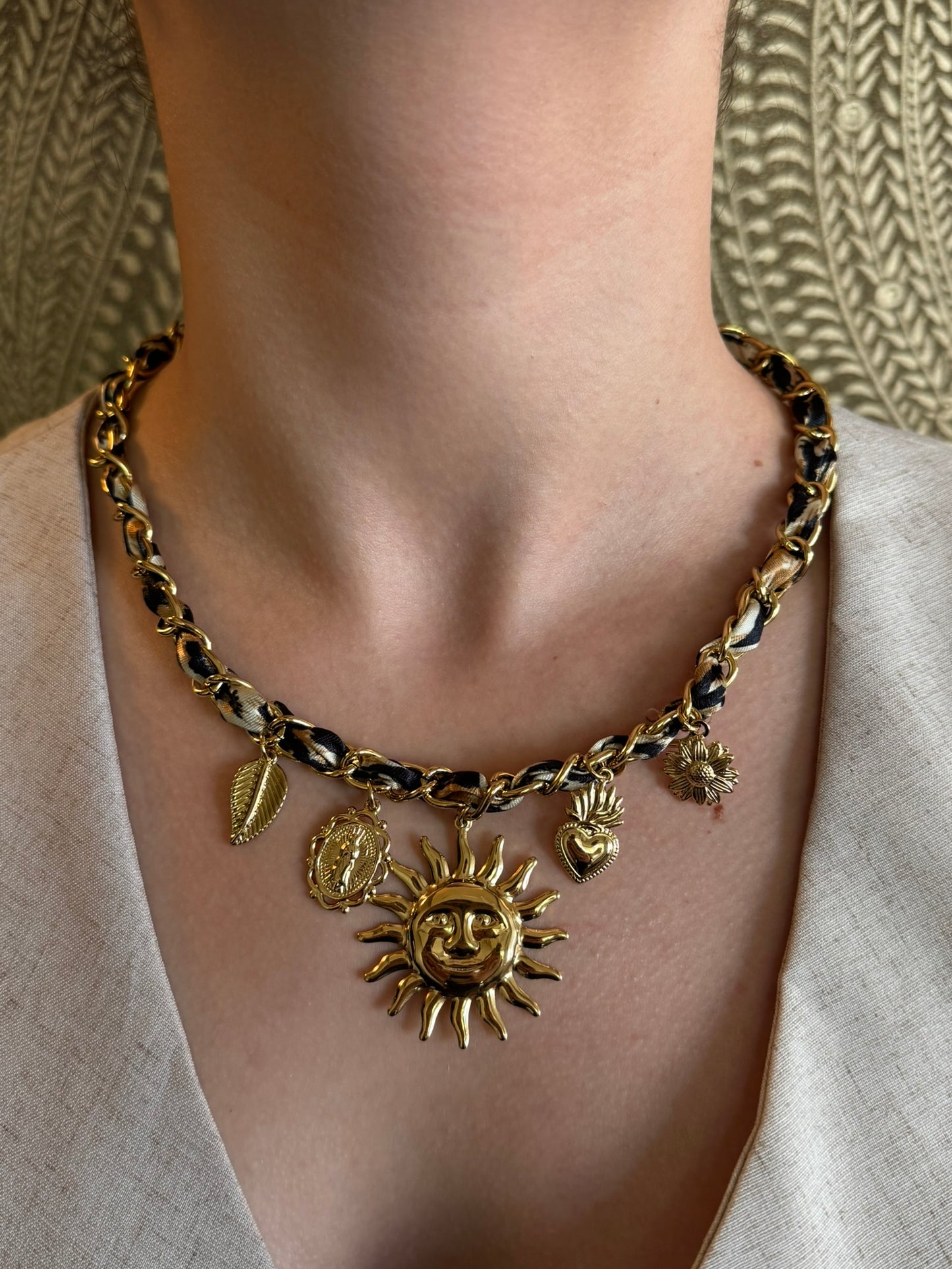 COLLIER MADAME